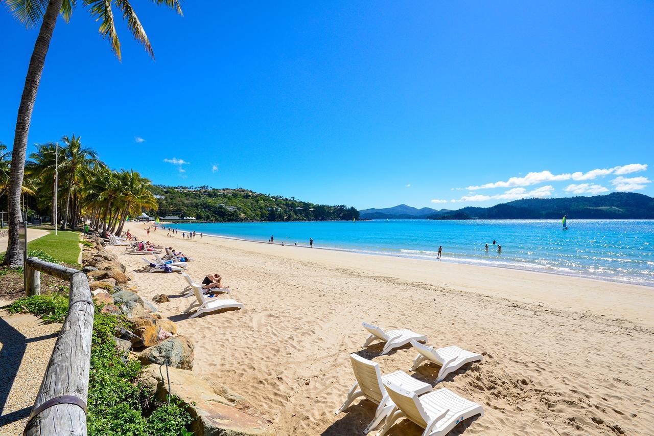 Beachfront Hamilton Island Exteriör bild